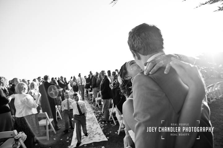 Couple kissing at Sutro Heights - San Francisco Wedding Photographer