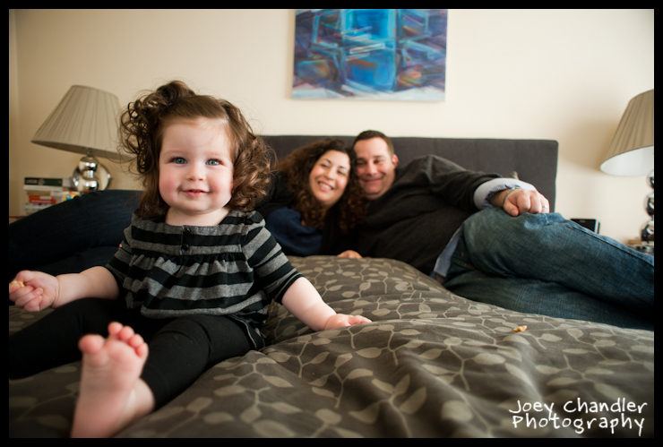 Beautiful Baby Zoe with her parents in bed - San Francisco Baby Photographer Beautiful Baby Zoe with her parents in bed - San Francisco Baby Photographer