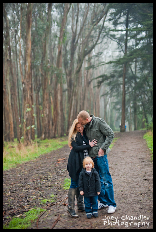 Presidio Path-perfect spot for family photographs Caldes-Family-Hugging-in-Presidio-San-Francisco