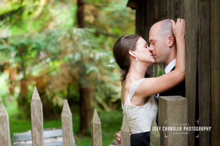 Steamy kiss at Holly Farms San Francisco Wedding Photographer
